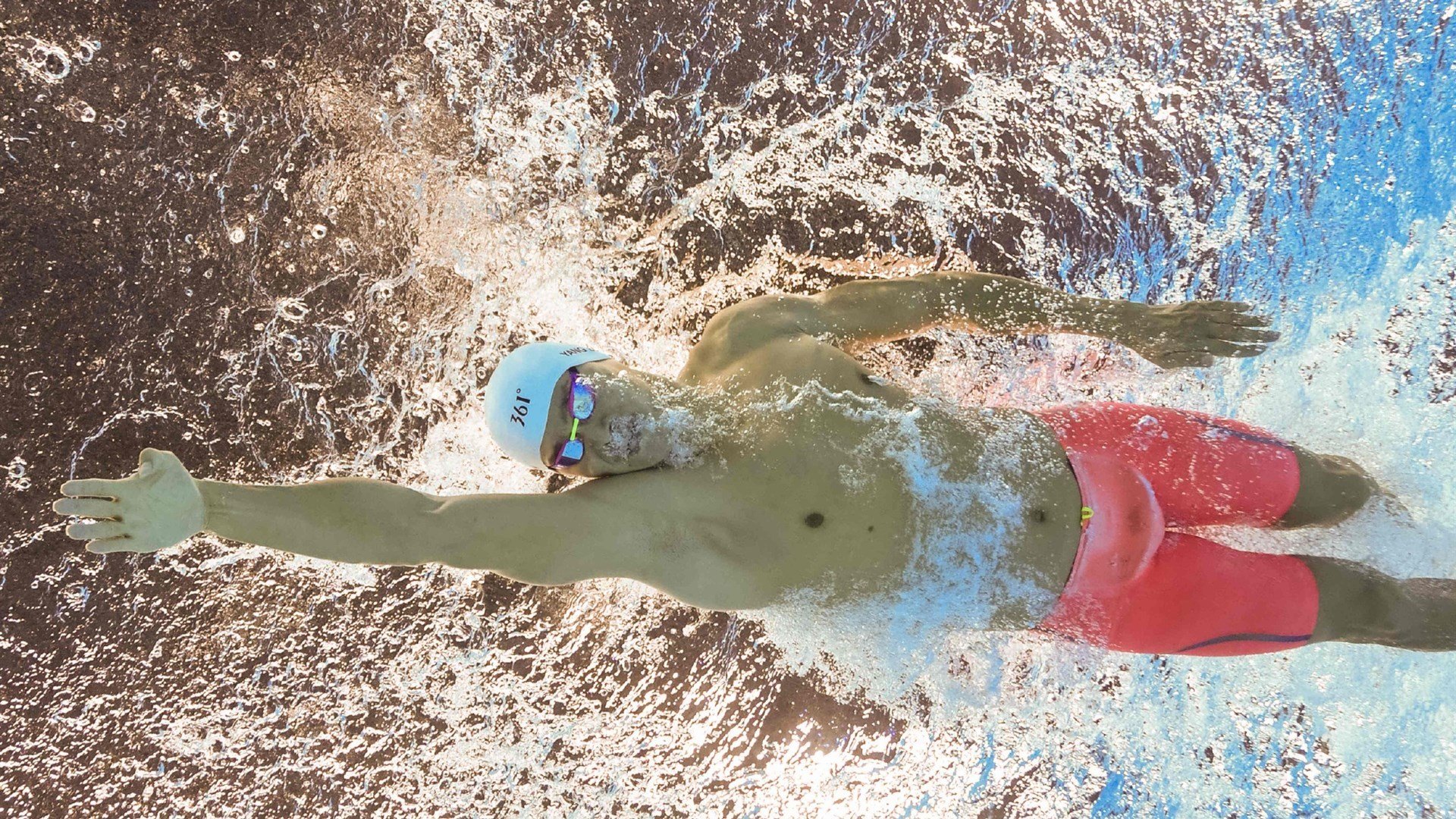 简：展现极致爆发力，成为全黑队的快速突破利器，mf简黑